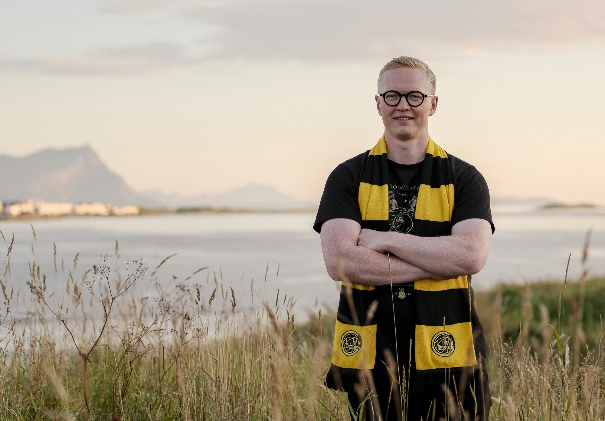 Mads Skauge - liggende.jpg